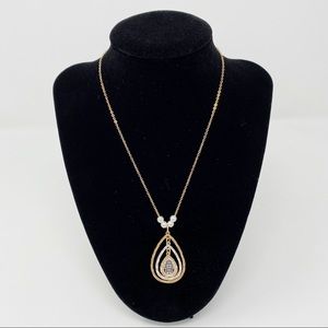 Gold necklace with pearl accents